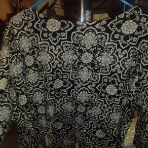 Croft and Barrow 3/4 sleeve black and white batique print shirt size 2x